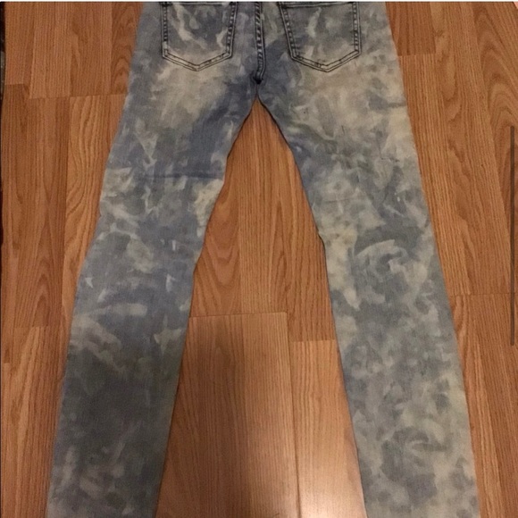 Machine acid washed distressed jeans with jewel embellishments - Picture 3 of 6